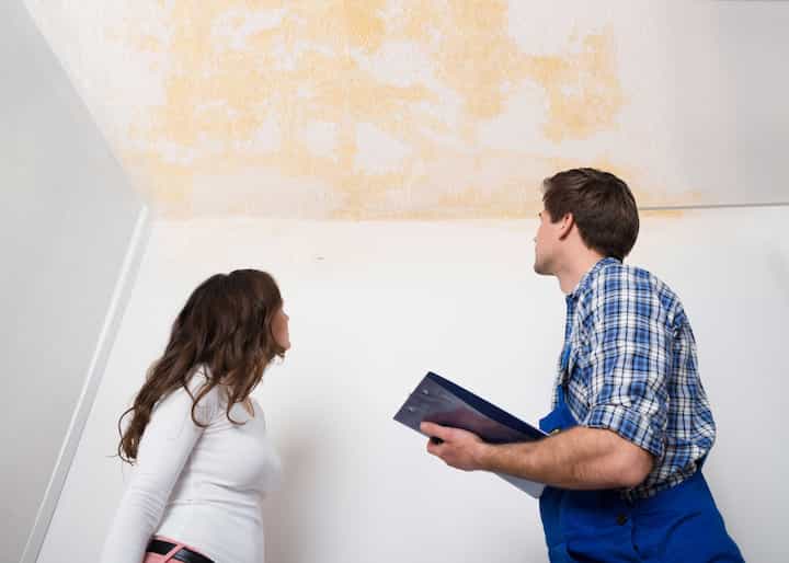 A professional helps a homeowner with water damage inspection in Streamwood, IL.